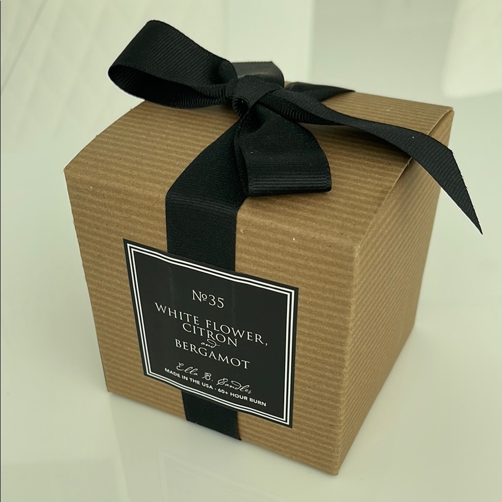 White flower, citron and bergamot candle